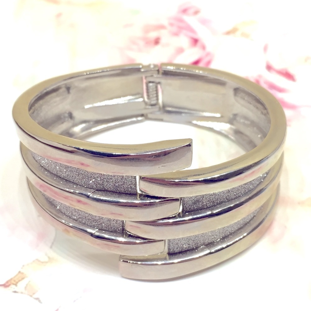 Vintage Silver Bangle Bracelet - Picture 3 of 4